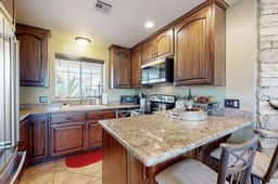 Wine Country Guest House - Vineyard & Mountain Views