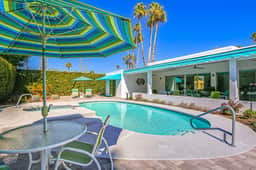 Palm Springs Timeless Beauty - 4240