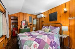 Peaceful Cabin - Image 4