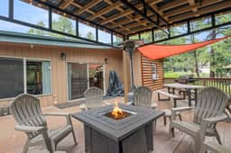 The Blue Spruce Log Cabin - Image 3
