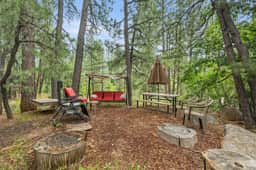 The Blue Spruce Log Cabin - Image 4