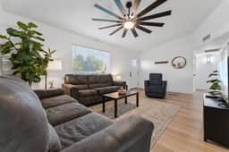 Glorious Glendale Getaway - Image 4