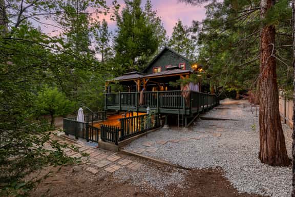 Peaceful Cabin - Image 1