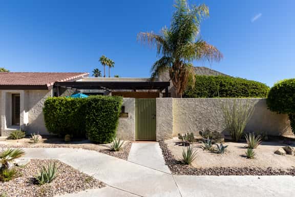 Dos Gals Desert Digs - Image 1