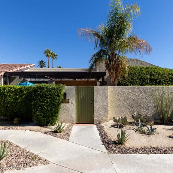 Dos Gals Desert Digs - Image 1