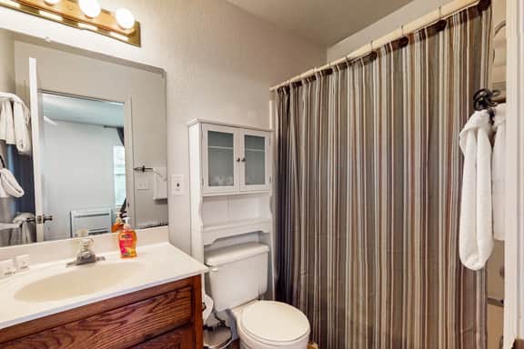 Khunu-Wasi White Mountain Hideaway