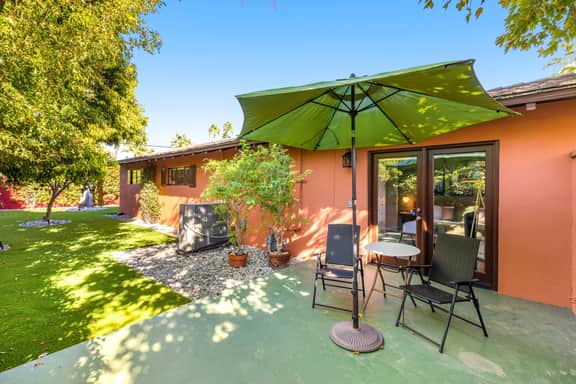 Oliver's Oasis - 2446