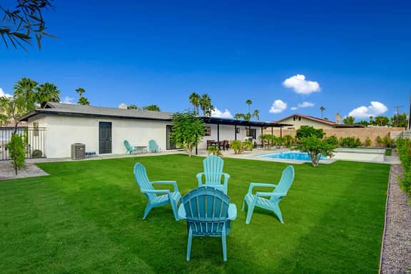 Peaceful Palms - 4341