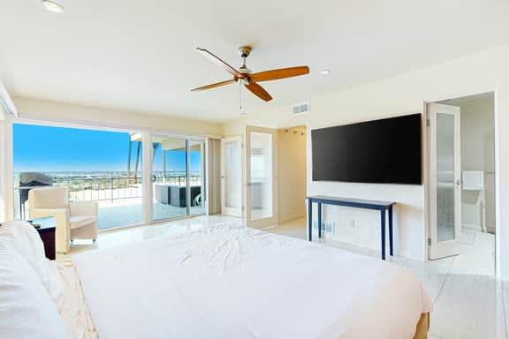 Panoramic Southridge Views Condo