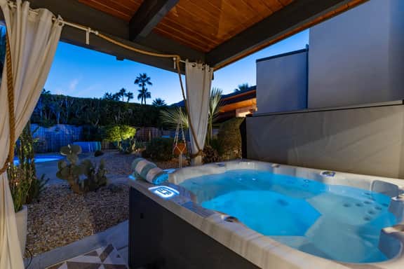 Hollywood Hideaway