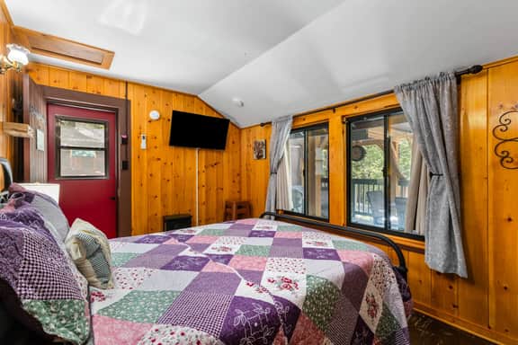 Peaceful Cabin - Image 5