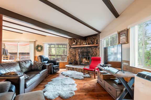 The Blue Spruce Log Cabin - Image 5