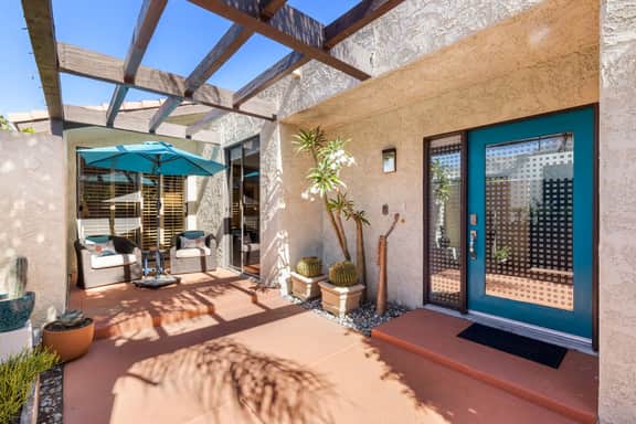 Dos Gals Desert Digs - Image 5