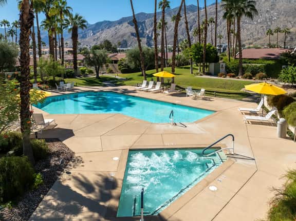 Dos Gals Desert Digs - Image 3