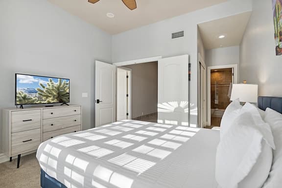 Pinnacle Peak Estate