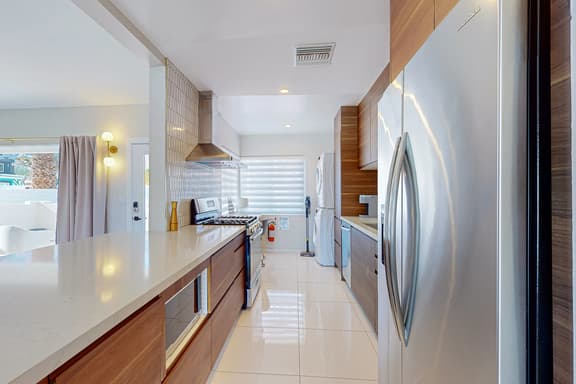 Palm Springs Oasis - 68660