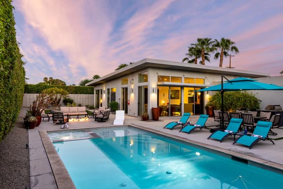 Flamingo Oasis - Image 1